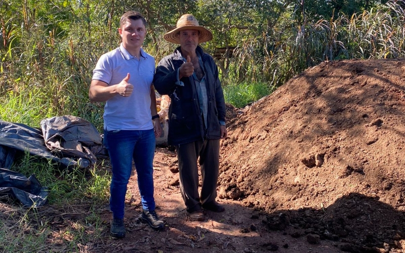 DOAÇÃO DE ADUBO ORGÂNICO PARA OS PRODUTORES RURAIS